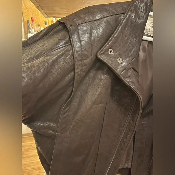 Leather jacket - Picture 2 of 4